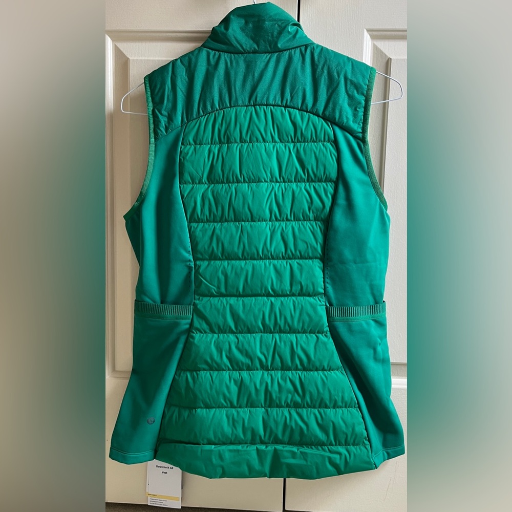 NWT!!🍒LULULEMON DOWN FOR IT ALL VEST sz 12 RACEWAY GREEN 700-Fill Run Everglade - Picture 3 of 9